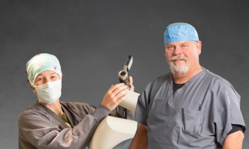 photo of Dr Brad Adams and surgery RN Lacey with the orthopedic robot